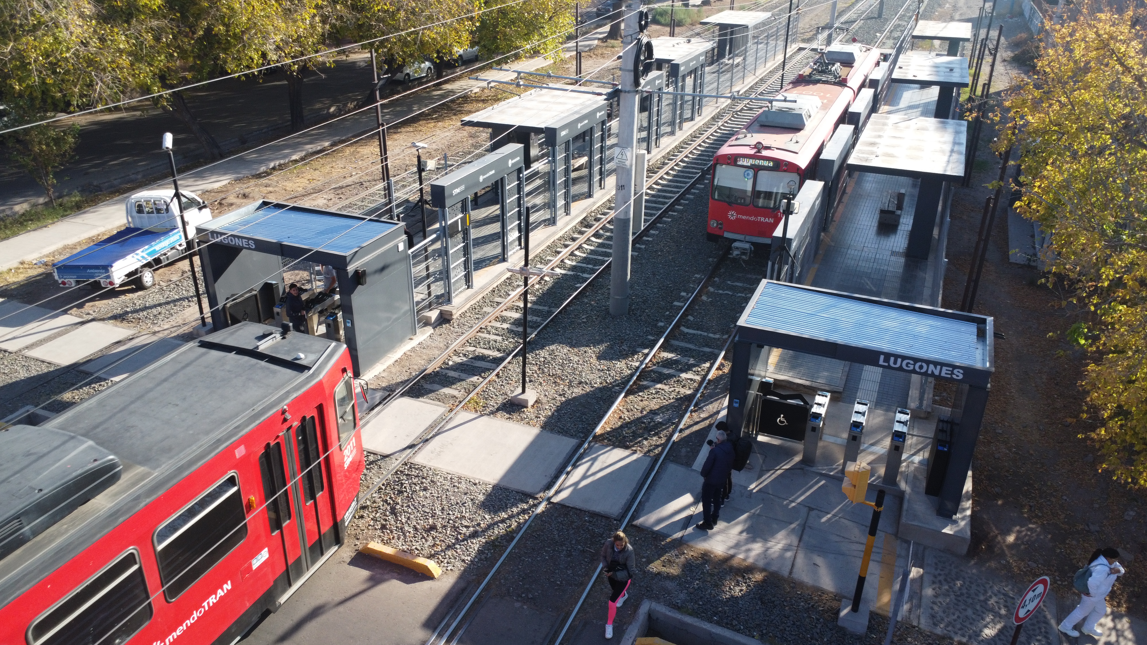Sistema de detección de trenes y control de puertas de andén